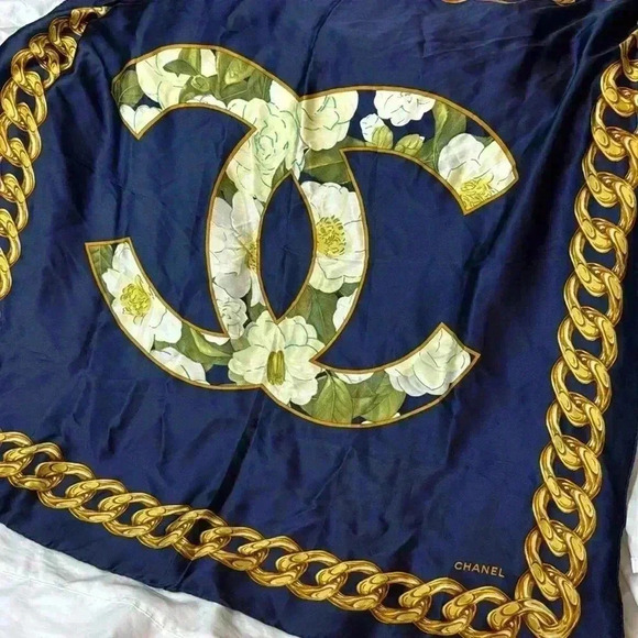 AUTHENTIC CHANEL SILK navy scarf logo chain camellia - Picture 2 of 11